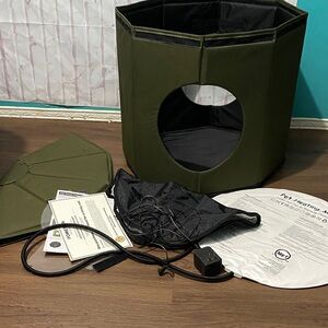 Pomesea Premium Round Outdoor Heated Cat House (READ)